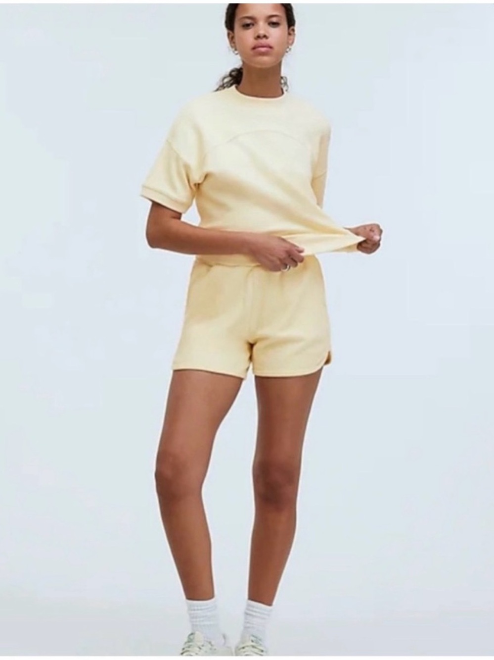 Madewell Dolphin hem shorts in pale yellow